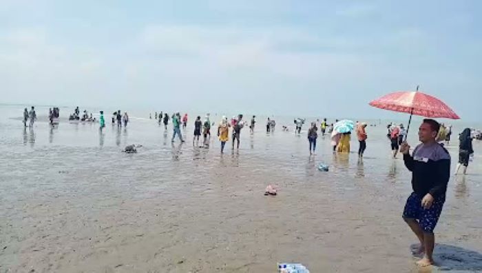 Suasana di sekitar panatau Arnavat