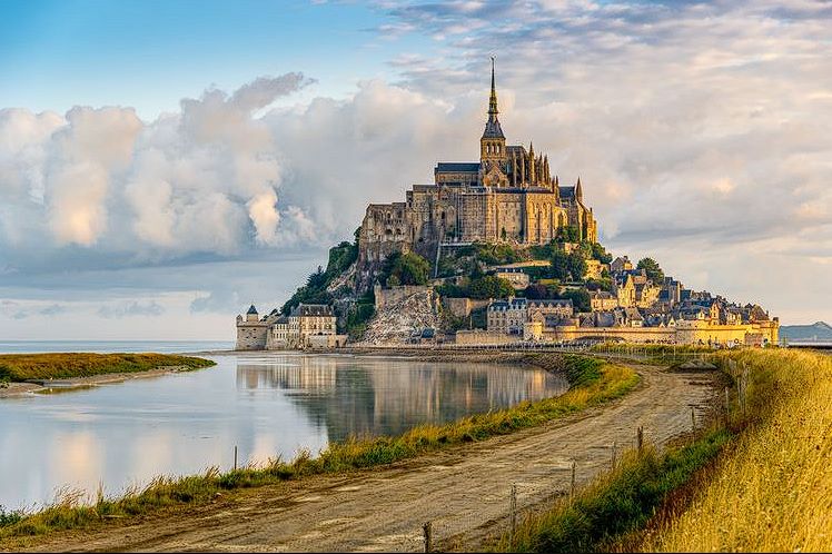 Kemegahan Mont Saint Michel Ternyata Pernah Menjadi Penjara