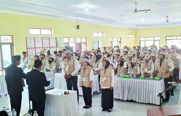 SIAP BERTUGAS: Bawaslu Bantul melantik 3.166 Pengawas Tempat Pemungutan Suara (PTPS) se-Kabupaten Bantul kemarin (22/1).