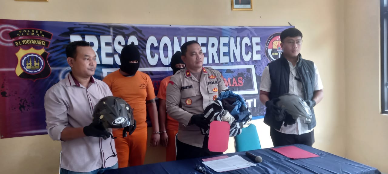 Inung dan Dody hanya tertunduk saat di hadapan awak media ketika ditampilkan Polsek Mlati, Senin (22/1/2024).