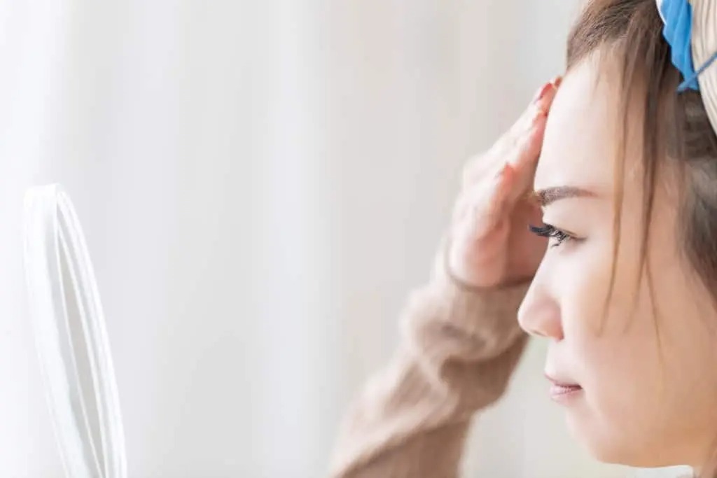 Stress menjadi salah satu factor penyebab alis rontok