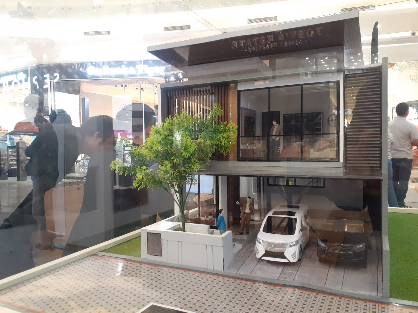 TUMBUH: Suasana pameran properti yang digelar pada salah satu pusat perbelanjaan di Jogjakarta, Selasa (23/1).