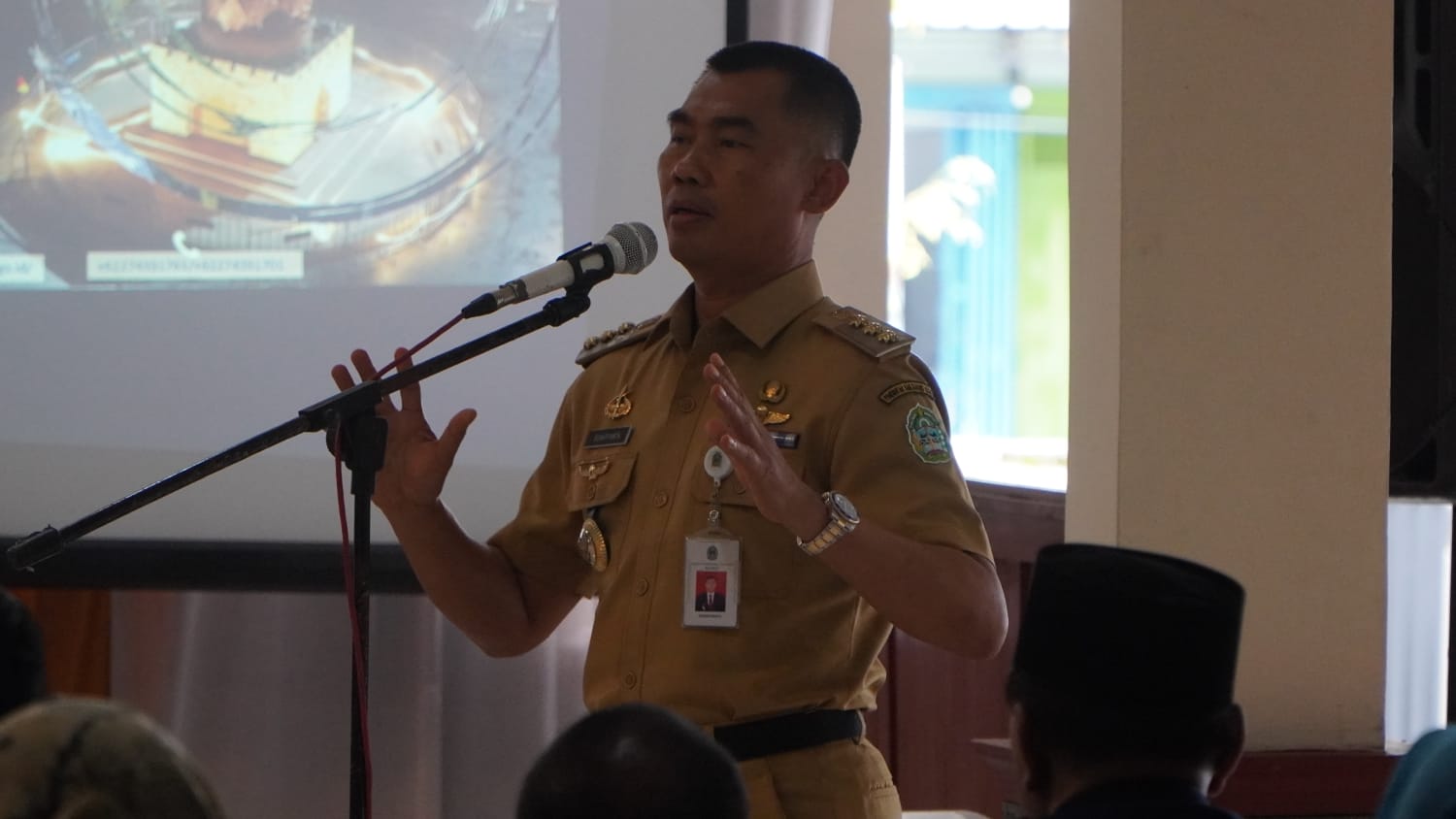 YAKIN: Bupati Gunungkidul Sunaryanta menyampaikan arahan pada Musrenbang RKPD Tahun 2025 di Kapanewon Semin Selasa (23/1).