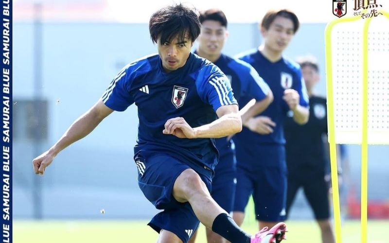 Kaoru Mitoma terlihat jalani latihan bersama skuad Jepang (ig japanfootballassociation)