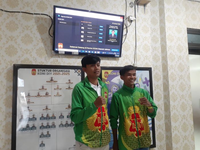 Keterangan Pelatih Atletik DIY, Ivan Budi dan Atlet Atletik DIY, Nurshodiq Saat di KONI DIY