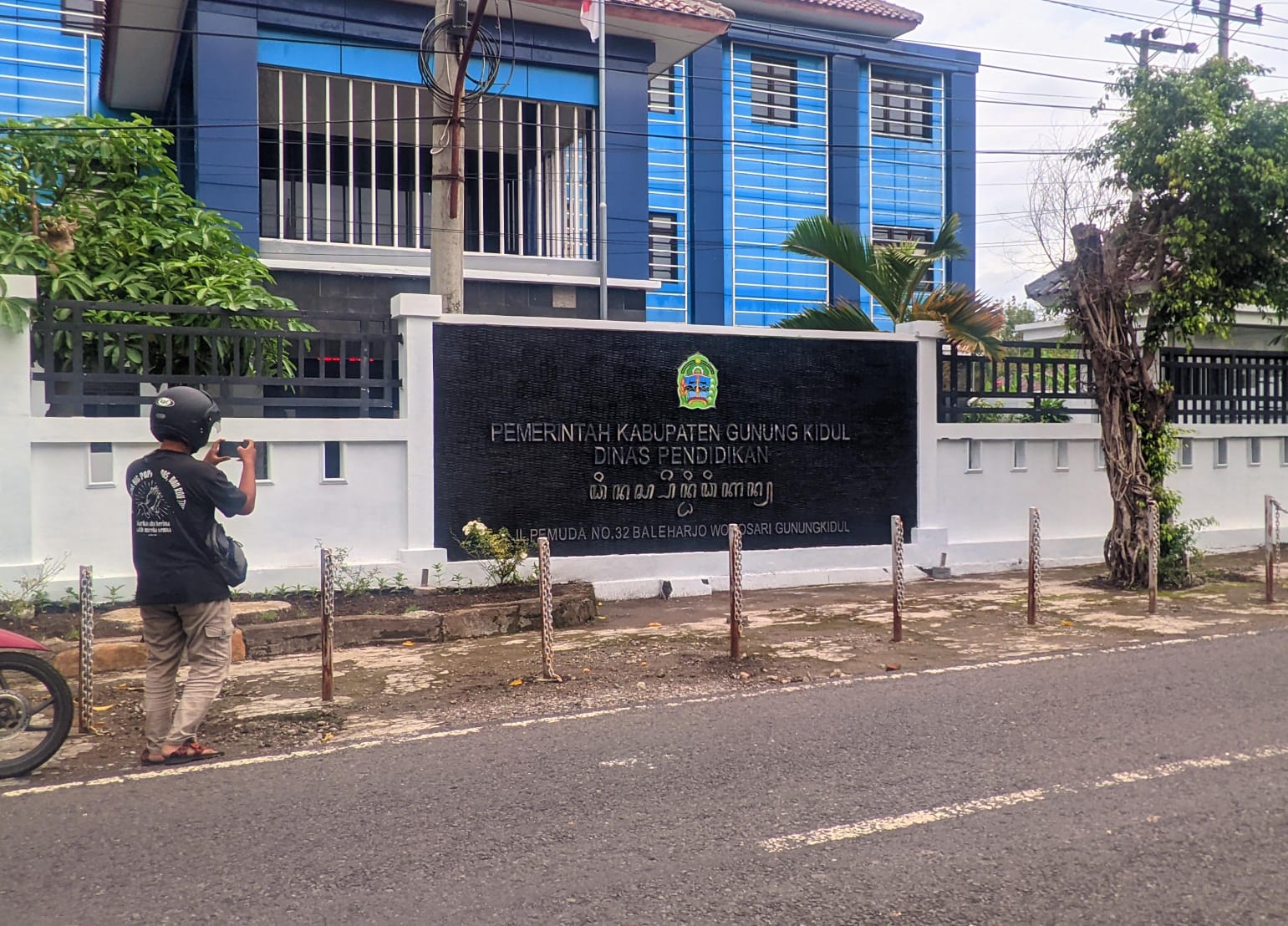 SERIUS: Kantor Dinas Pendidikan Kabupaten Gunungkidul, Rabu (24/1).
