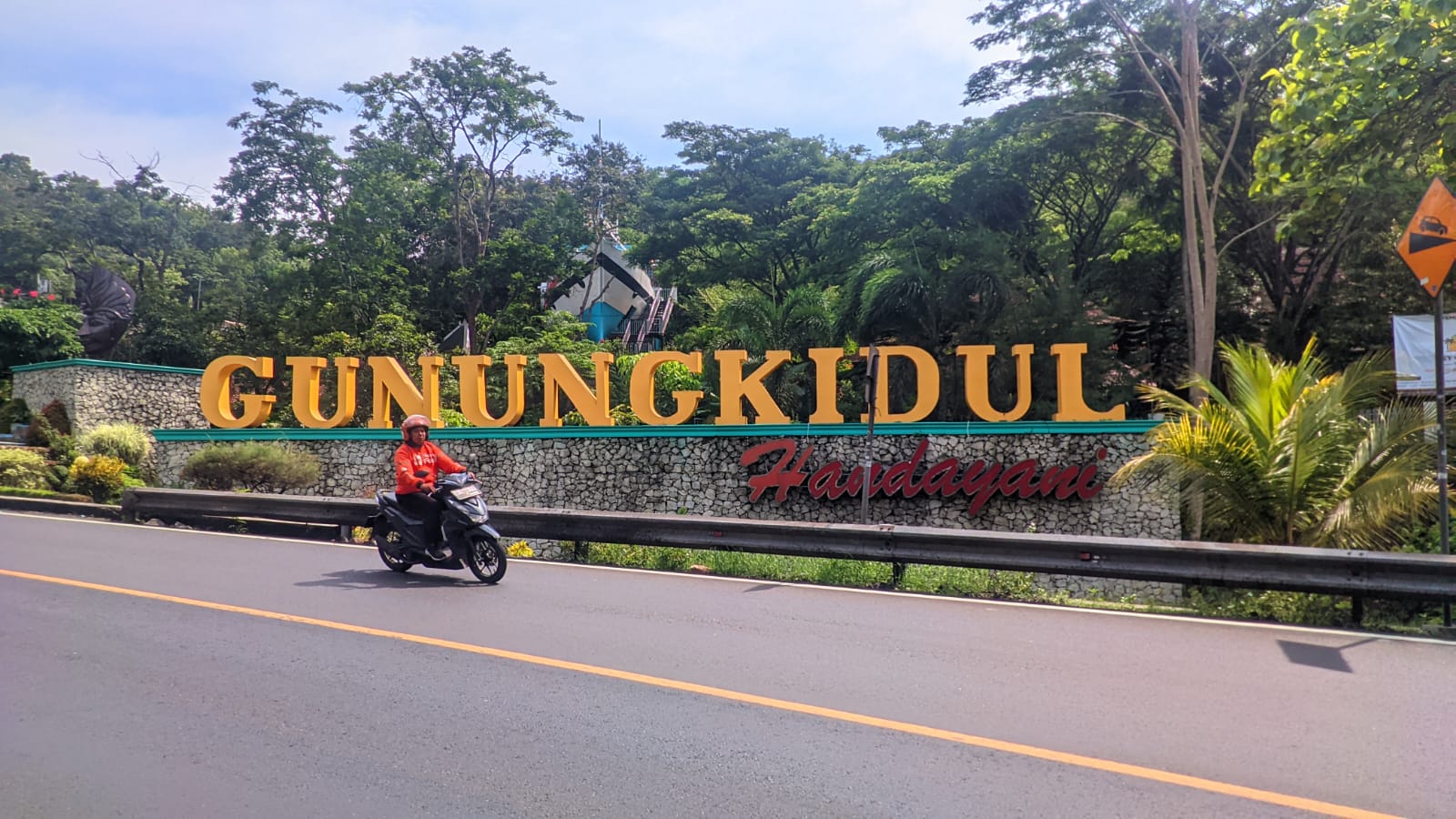 HATI-HATI: Jalan Jogja-Wonosari, Kabupaten Gunungkidul, Rabu (24/1).