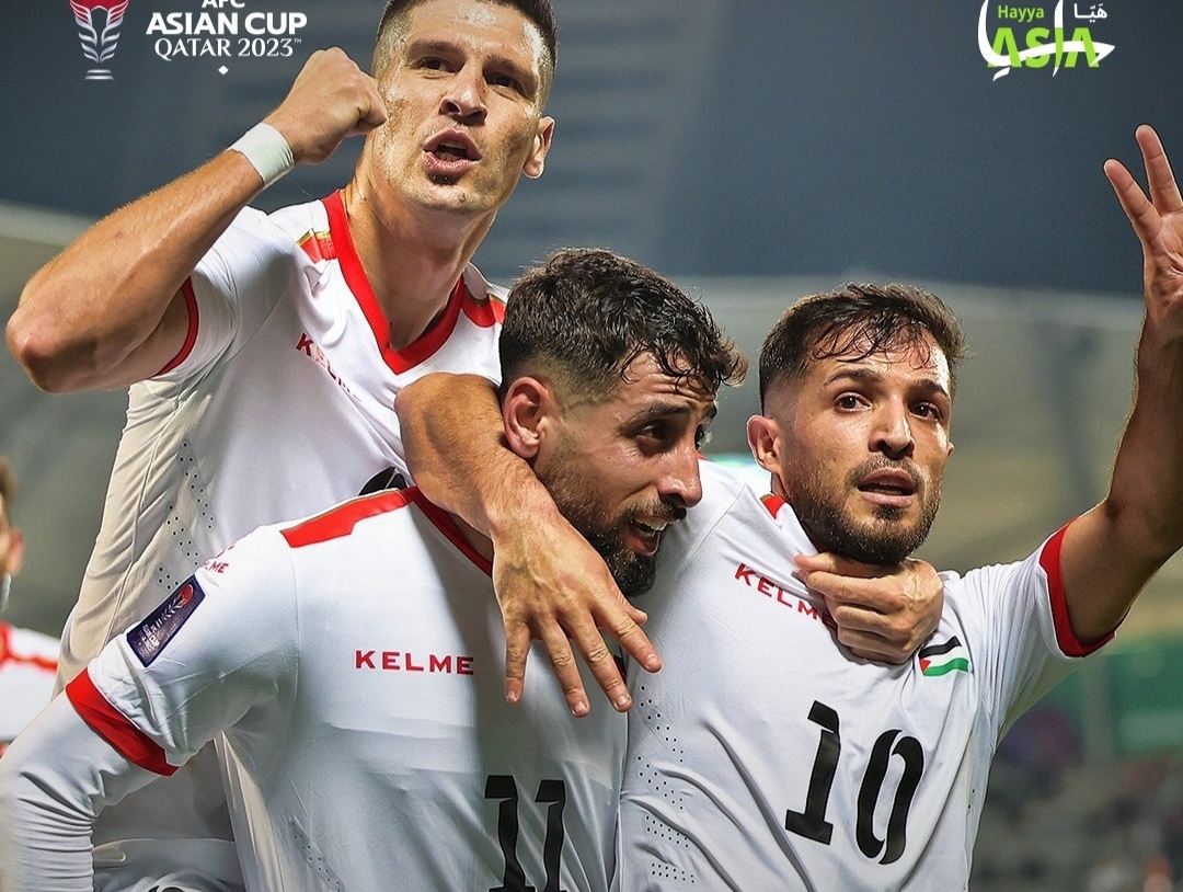 Selebrasi pemain Palestina usai kalahkan Hongkong dan melaju ke bbaak 16 besar Piala Asia 2023 (ig qatar 2023)