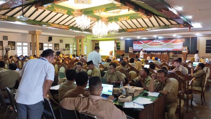 Bimtek penggunaan aplikasi CMS-Siskeudes Link bagi pemdes di Kabupaten Purworejo khususnya operator desa terkait pelaksanaan TNT (CMS) pada pengelolaan APBDes di pada  (23/1)