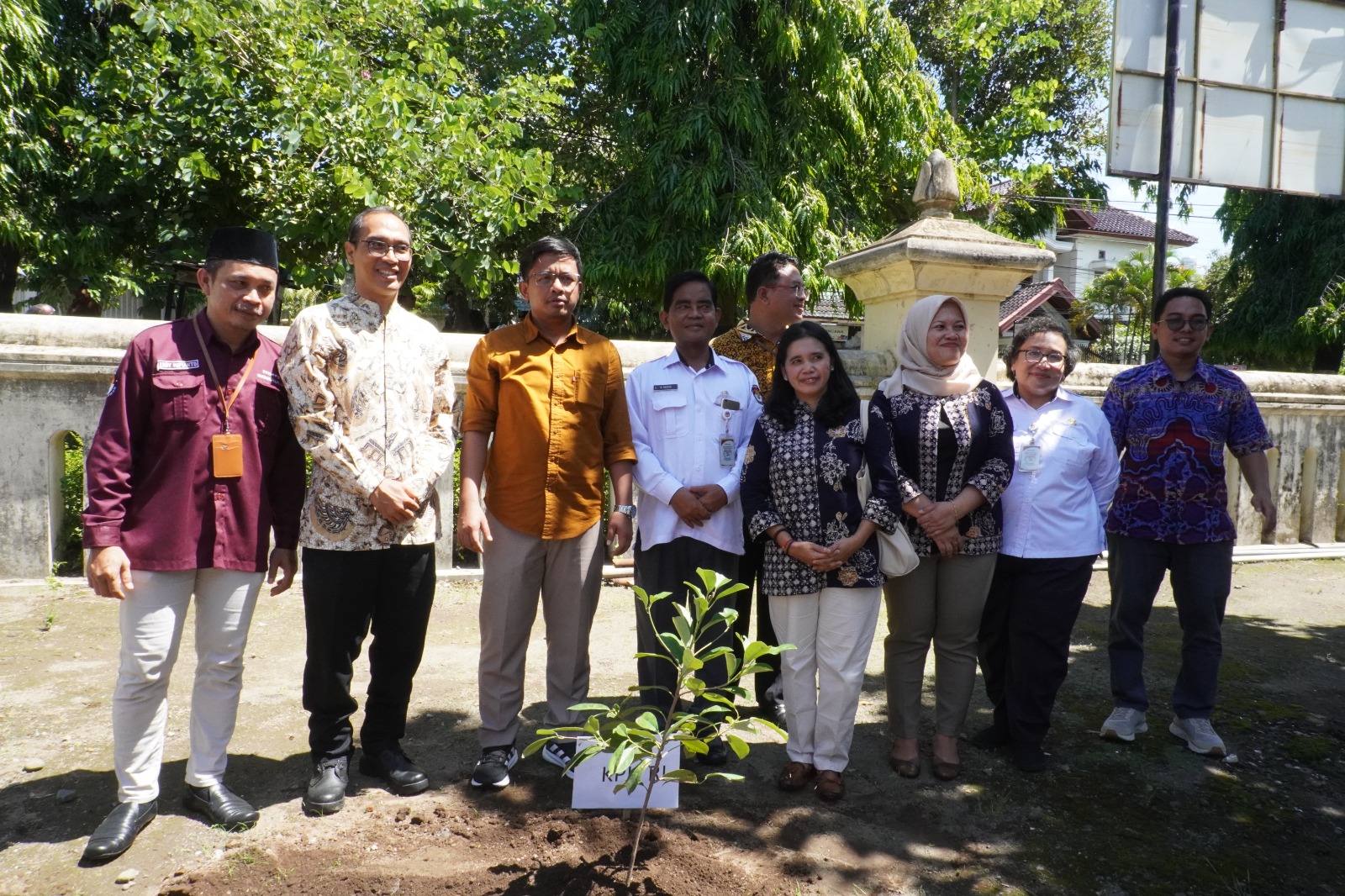 KOMITMEN: Pelantikan anggota KPPS Umbulharjo Kota Jogja dihadiri oleh Anggota KPU RI  Idham Kholik di Graha Wana Bhakti Yasa Kompleks Amongrogo Jogja.