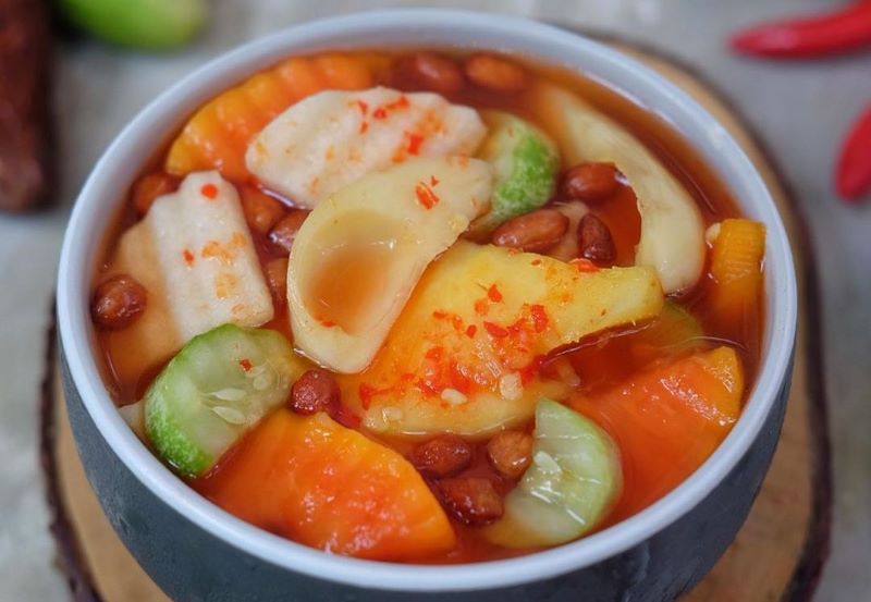 Asinan buah-buahan ini cocok dinikmati saat cuaca panas. Berikut resep membuat asinan nikmat dan segar.