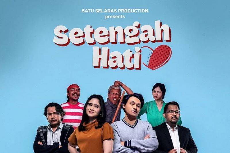 Film komedi Setengah Hati yang jadi perbincangan warganet.