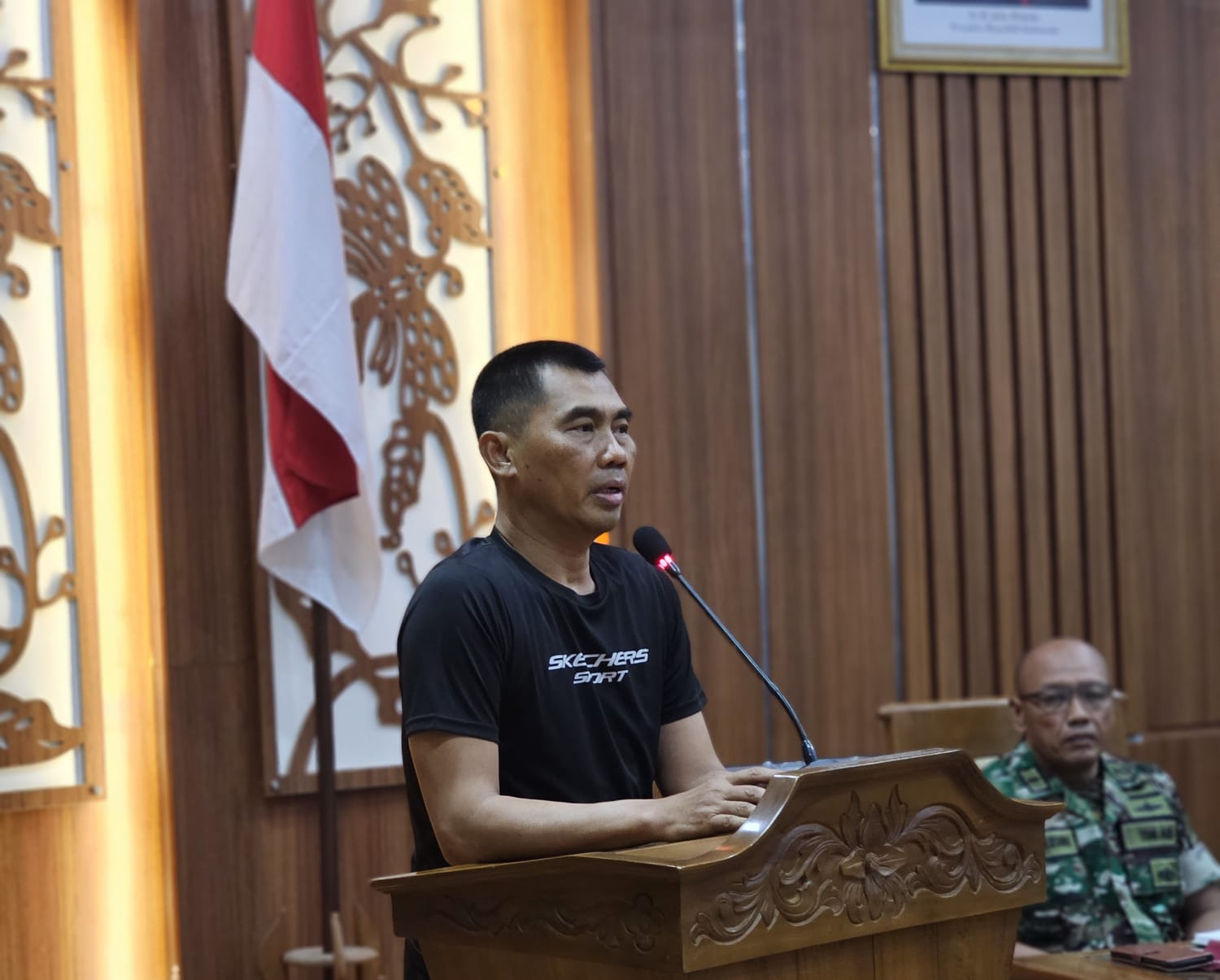 DEMI BANGSA: Bupati Gunungkidul Sunaryanta memberikan sambutan saat sosialisasi seleksi Paskibraka di Ruang Handayani Sekretariat kantor Pemkab Gunungkidul Jumat (26/1).