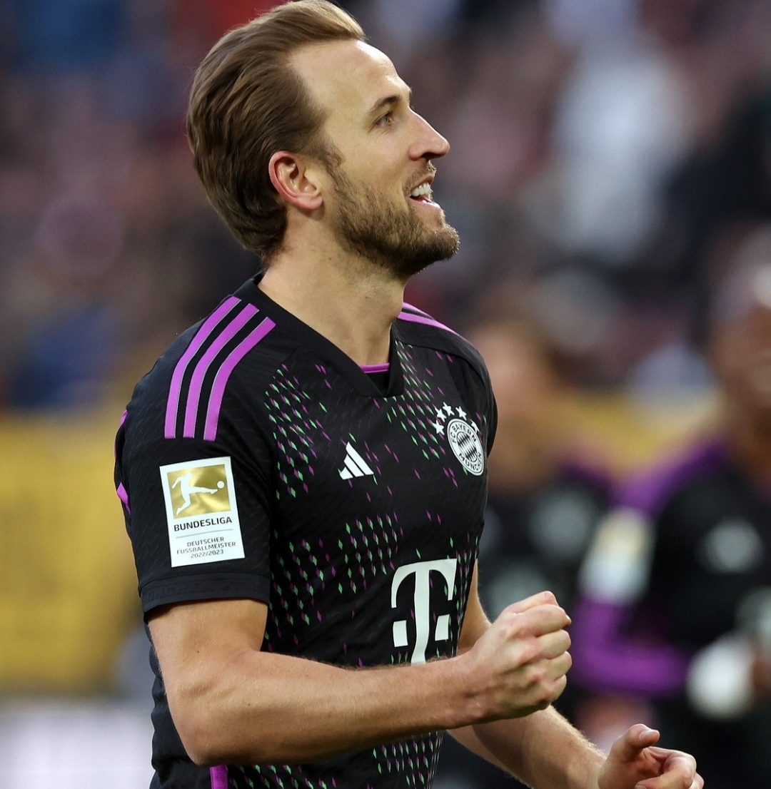 Selebrasi Harry Kane usai jebol gawang Augsburg (ig fcbayern)
