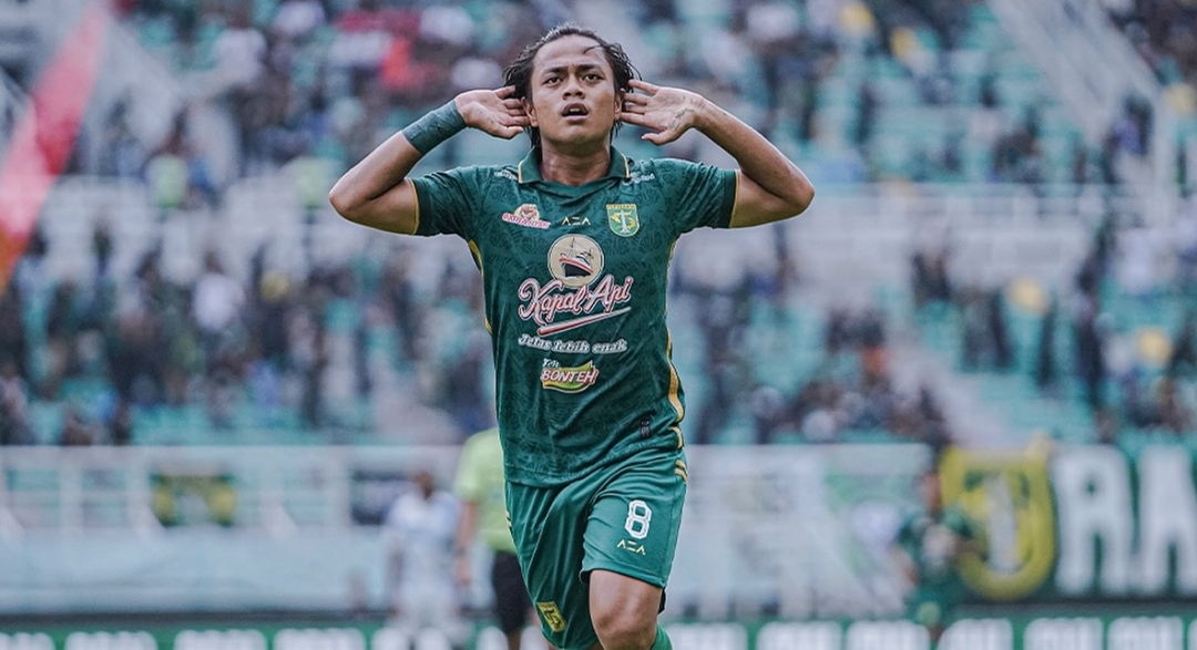 Selebrasi Andre Oktaviansyah usai jebol gawang PSIS Semarang (ig officiakpersebaya)