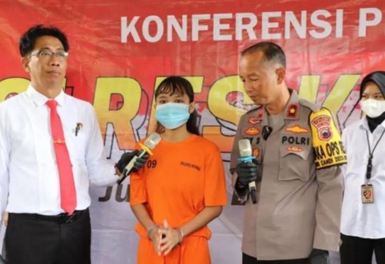 Dibalut Patah Hati dan Dendam, Niken