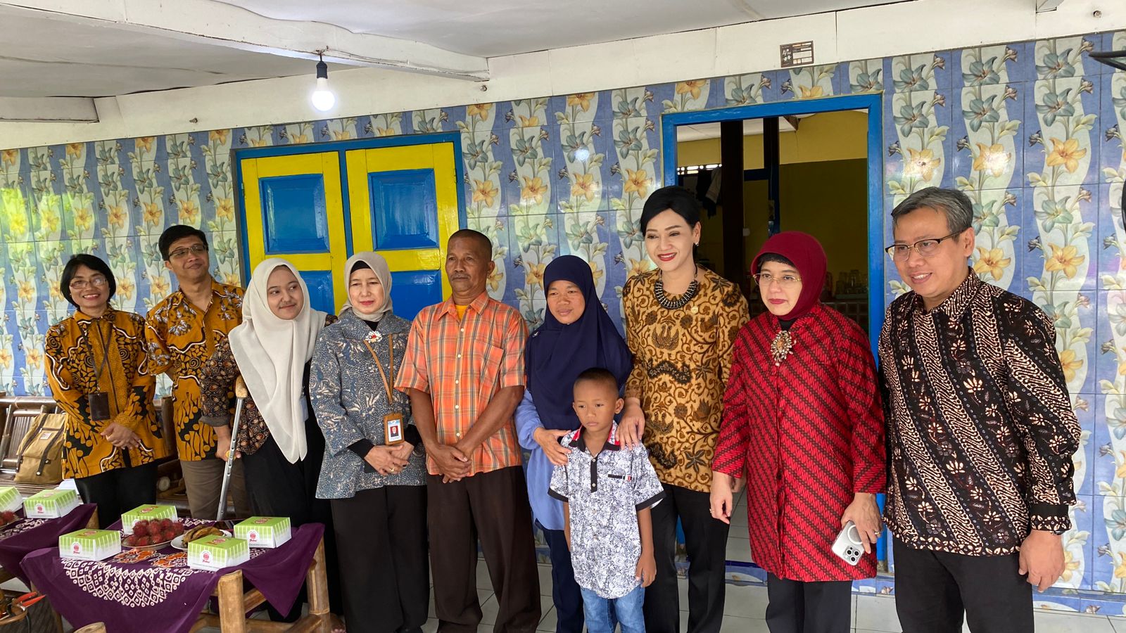 suasana peninjauan Survey Nasional Literasi dan Inklusi Keuangan (SNLIK) oleh BPS dan OJK di Purwomartani, Kalasan, Sleman, Selasa (30/01/2024).