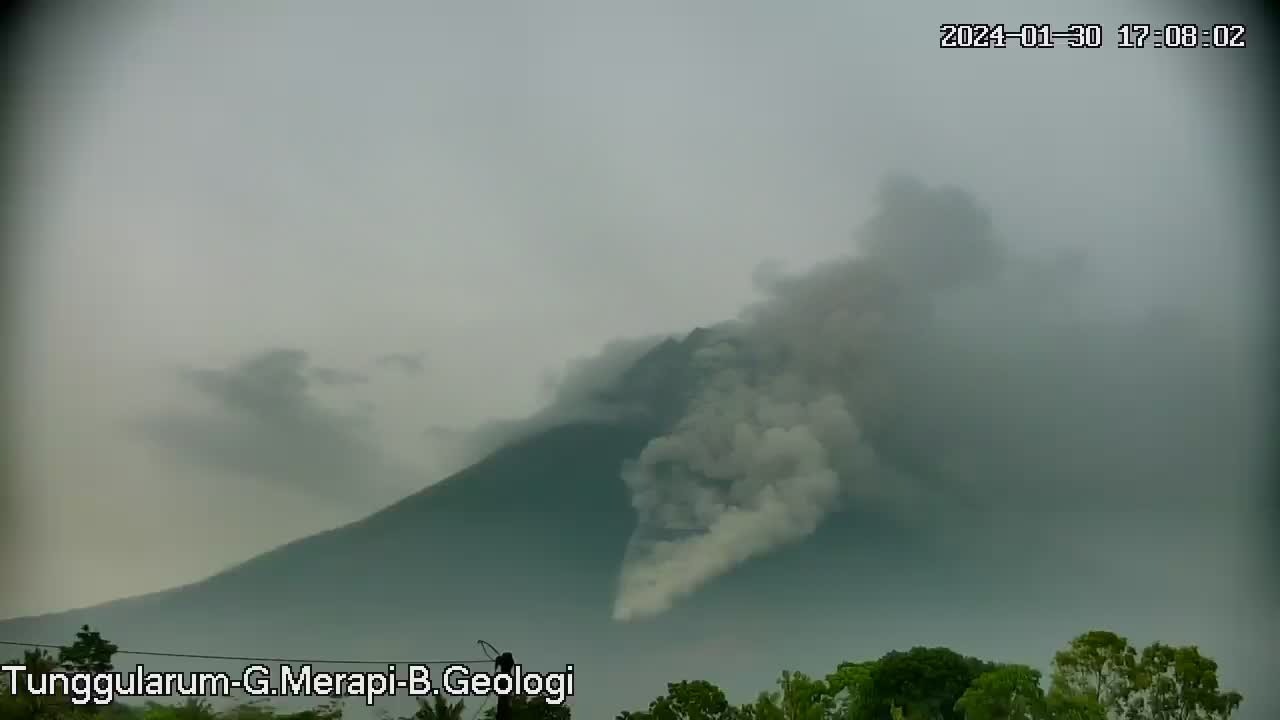 Terjadi Awan Panas Guguran di Gunung #Merapi tanggal 30 Januari 2024 pada pukul 17:05 WIB.