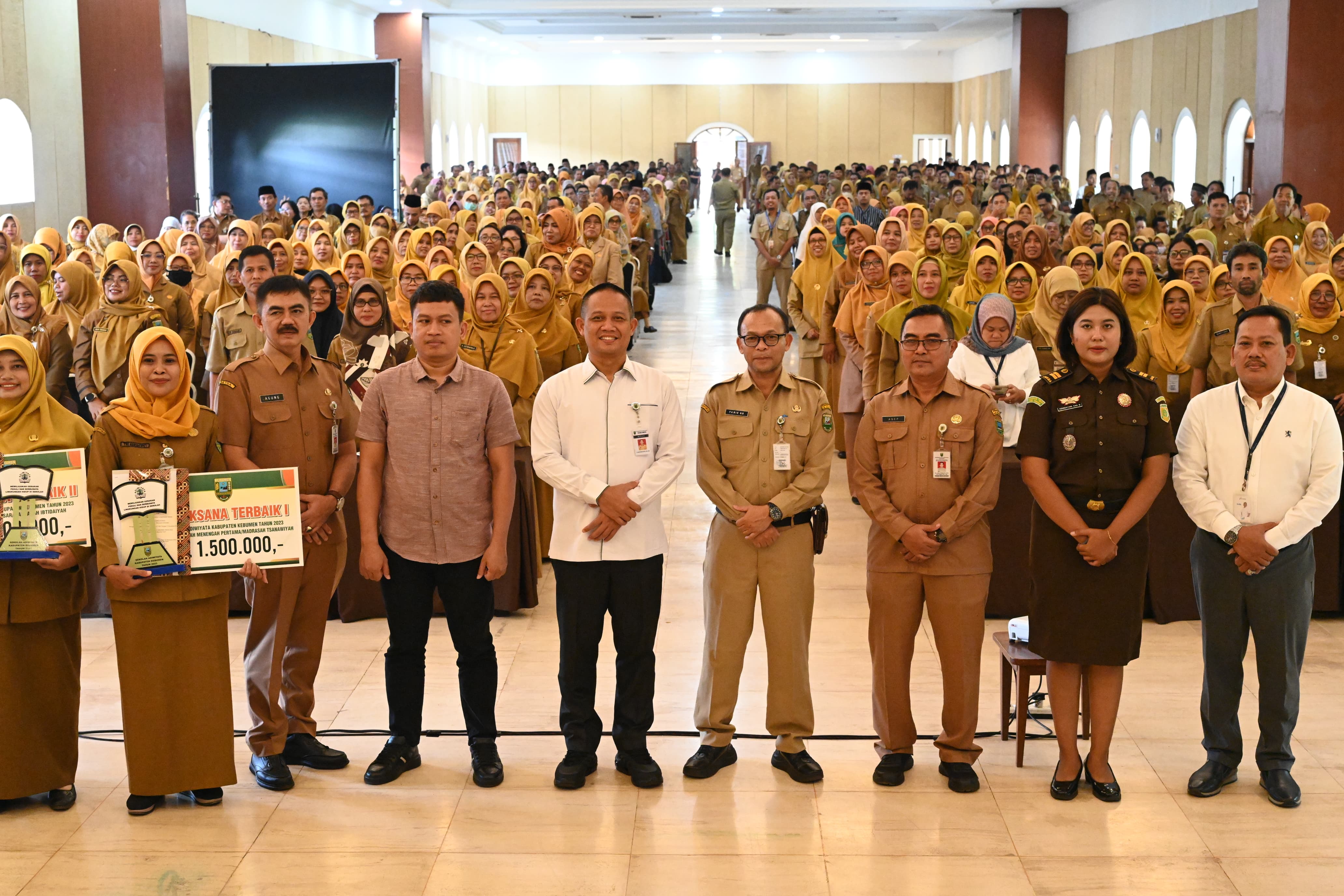 ARAHAN: Pemkab Kebumen menggelar sosialisasi pengelolaan BOSP tahun anggaran 2024. Kegiatan tersebut diikuti ratusan kepala sekolah selaku pengguna anggaran.