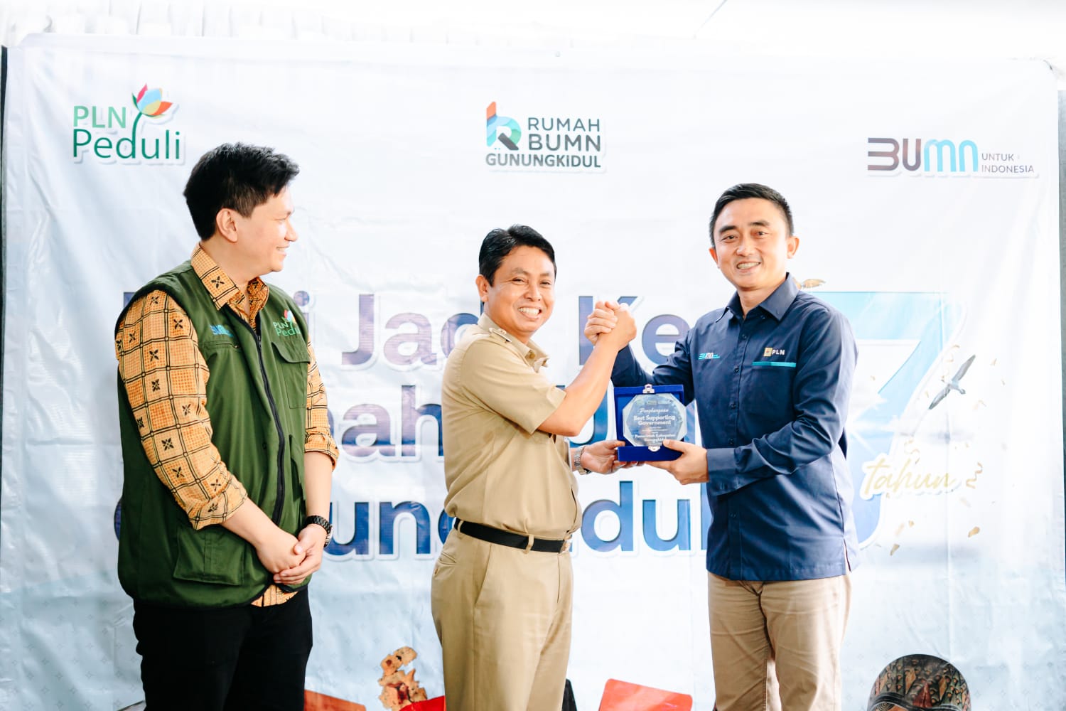 BERKEMBANG: Wakil Bupati Gunungkidul Hery Susanto saat menghadiri Hari Ulang Tahun (HUT) Ke-7 Rumah BUMN PLN Kabupaten Gunungkidul, Selasa (30/1).