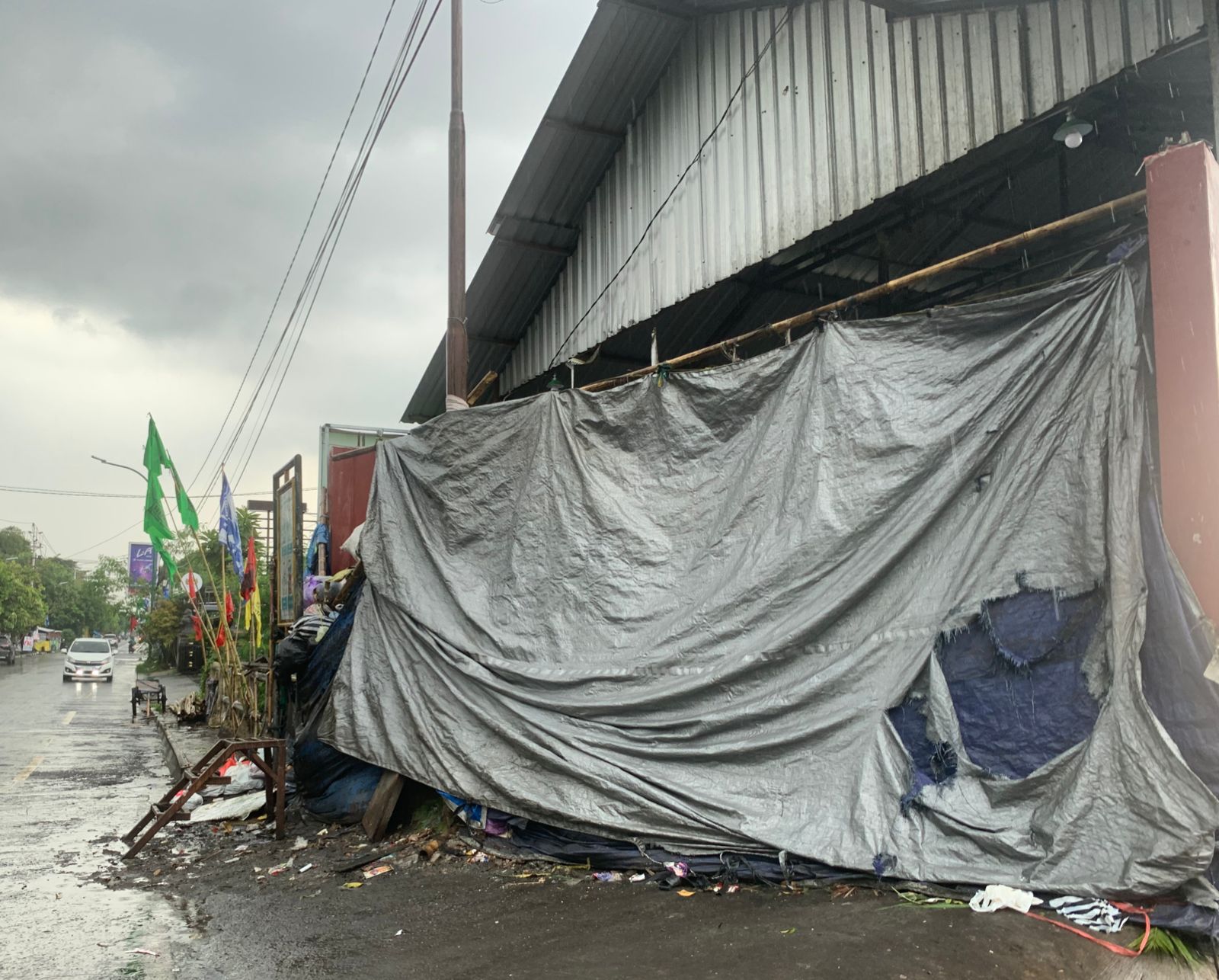 DARURAT: Suasana Depo Timur Pom Lempuyangan Selasa (31/1).
