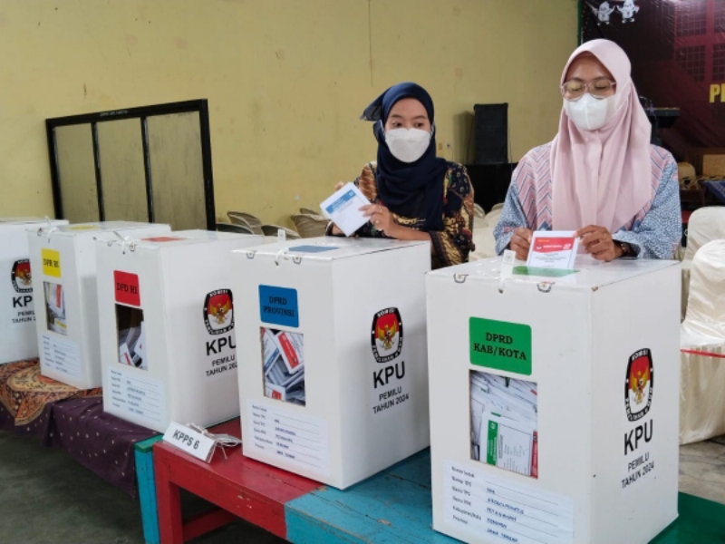 SAH: KPU Kebumen gelar simulasi pemungutan dan perhitungan suara Pemilu 2024 di Balai Desa Grogolpenatus, Petanahan.