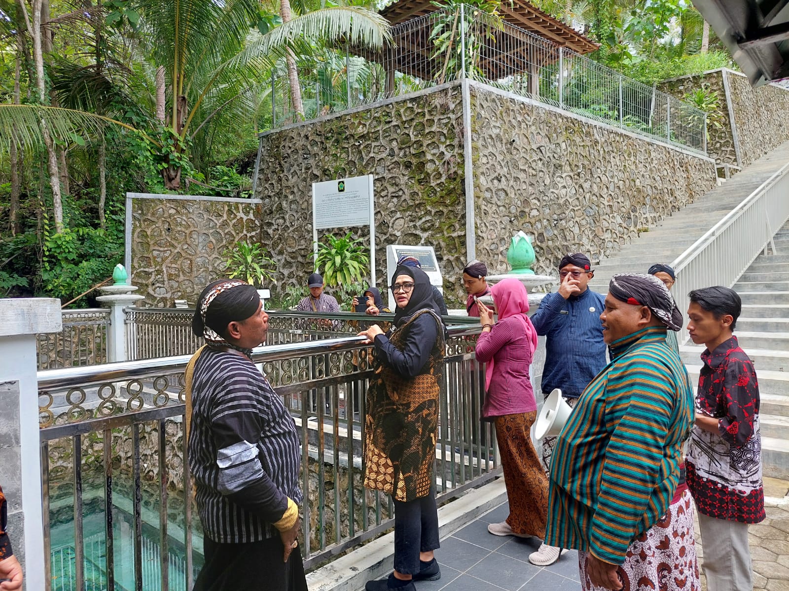 UNTUK UMUM: Pj Bupati Kulon Progo Ni Made Dwipanti Indrayanti melakukan kunjungan di titik lubang galian tambang yang sudah dibangun fasilitas umum.