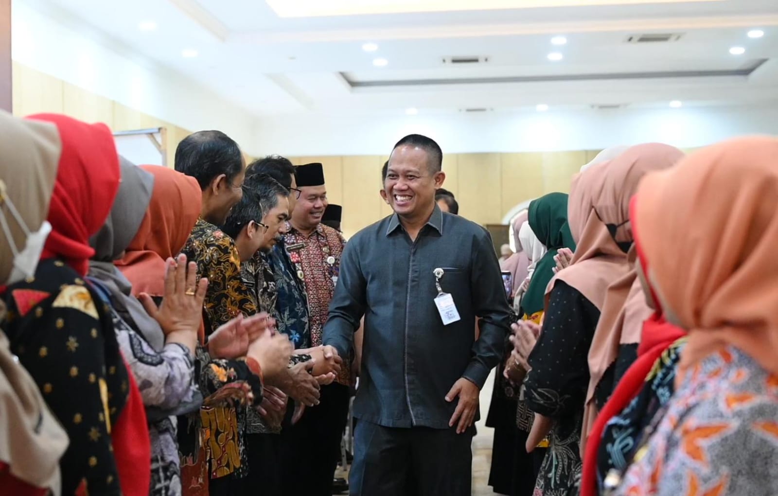 MENYAPA GURU: Bupati Kebumen Arif Sugiyanto menghadiri pembinaan dan sarasehan guru penggerak lintas angkatan.