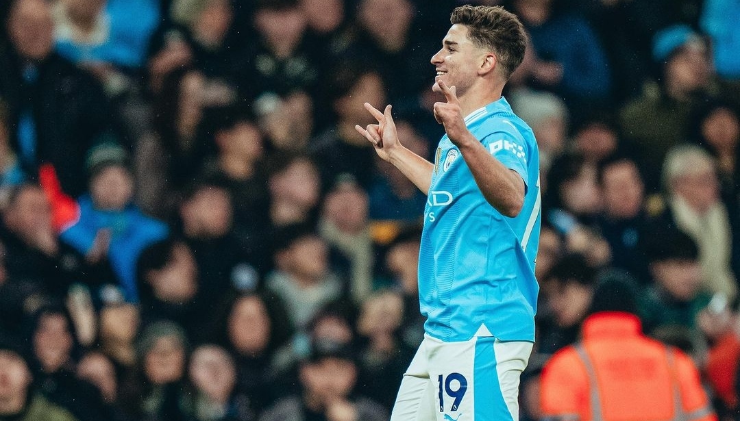 Selebrasi Julian Alvarez usai jebol gawang Burnley (ig mancity)