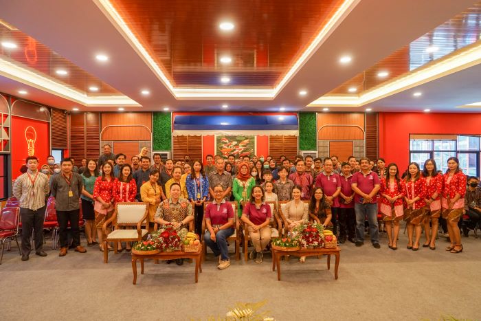 Kunjungan GKR Hemas ke pusat grosir belanja bahan bangunan terlengkap dan terbesar di Jogja, Qhomemart  Kamis (01/01/2024)