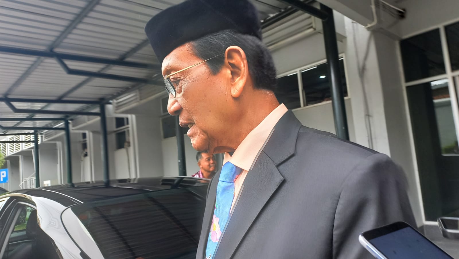 DEMOKRASI: Gubernur DIY Hamengku Buwono (HB) X di Kompleks Kepatihan Jumat (2/2)