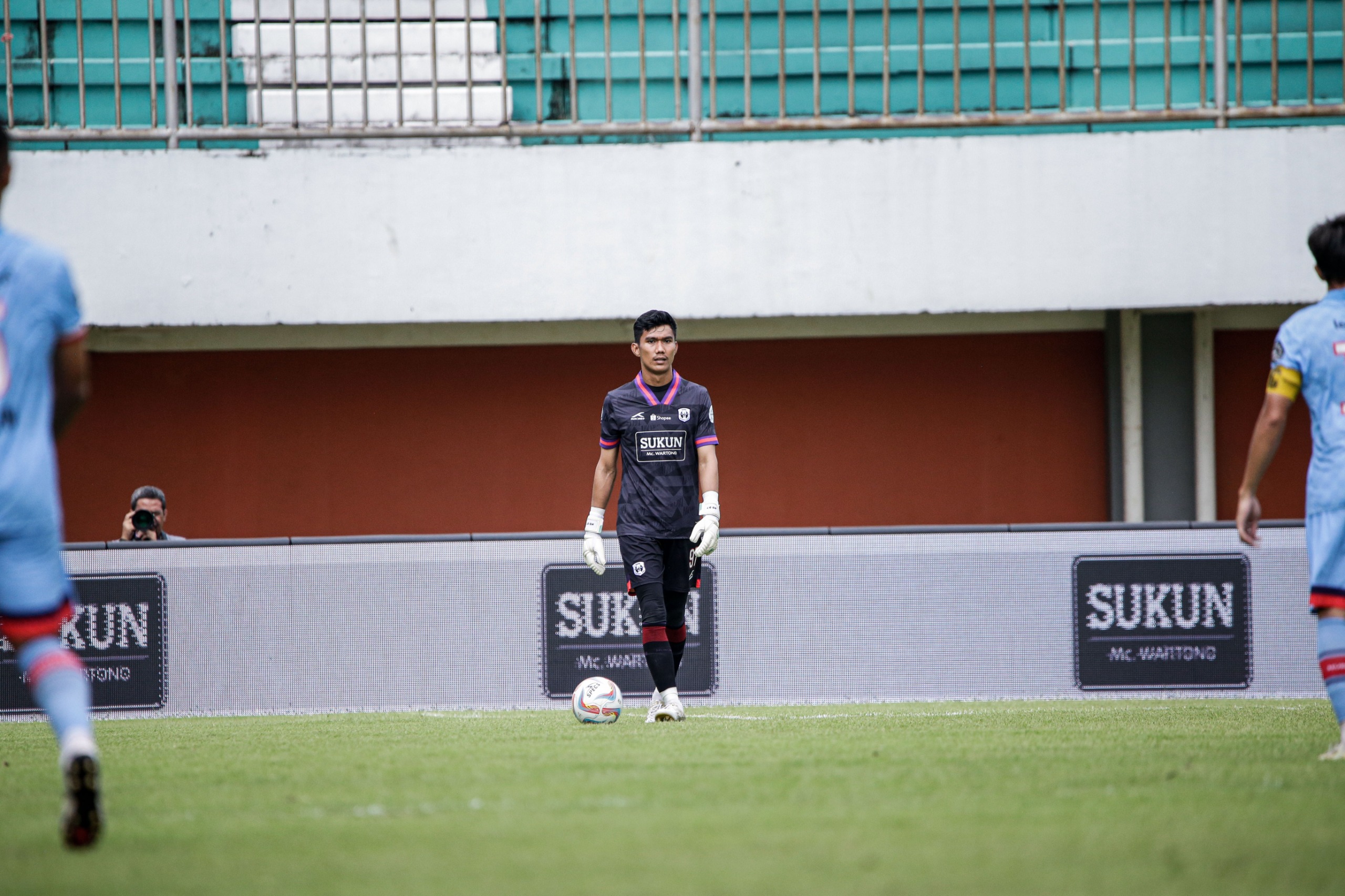 BELAJAR: Kiper RANS FC Hilmansyah