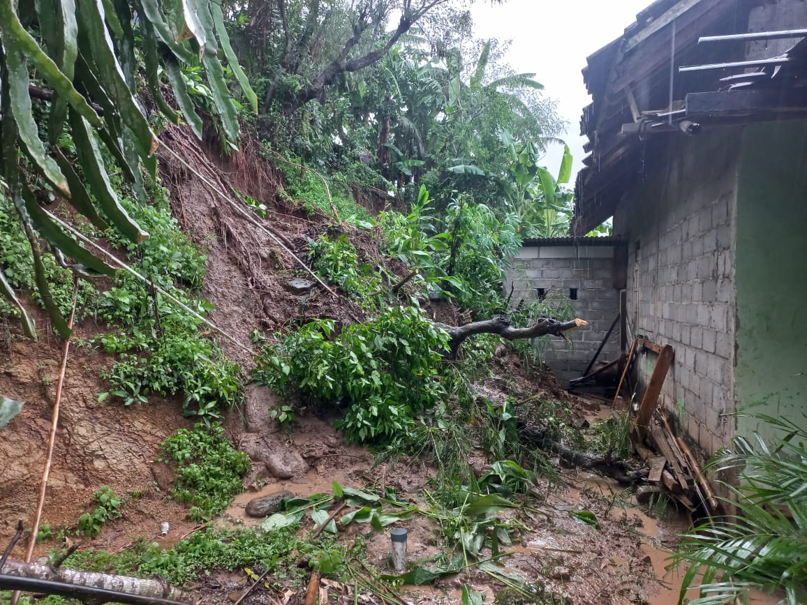 RAWAN: Bencana longsor menimpa dua unit rumah di Hargomulyo, Gedangsari, Gunungkidul, Kamis (1/2).