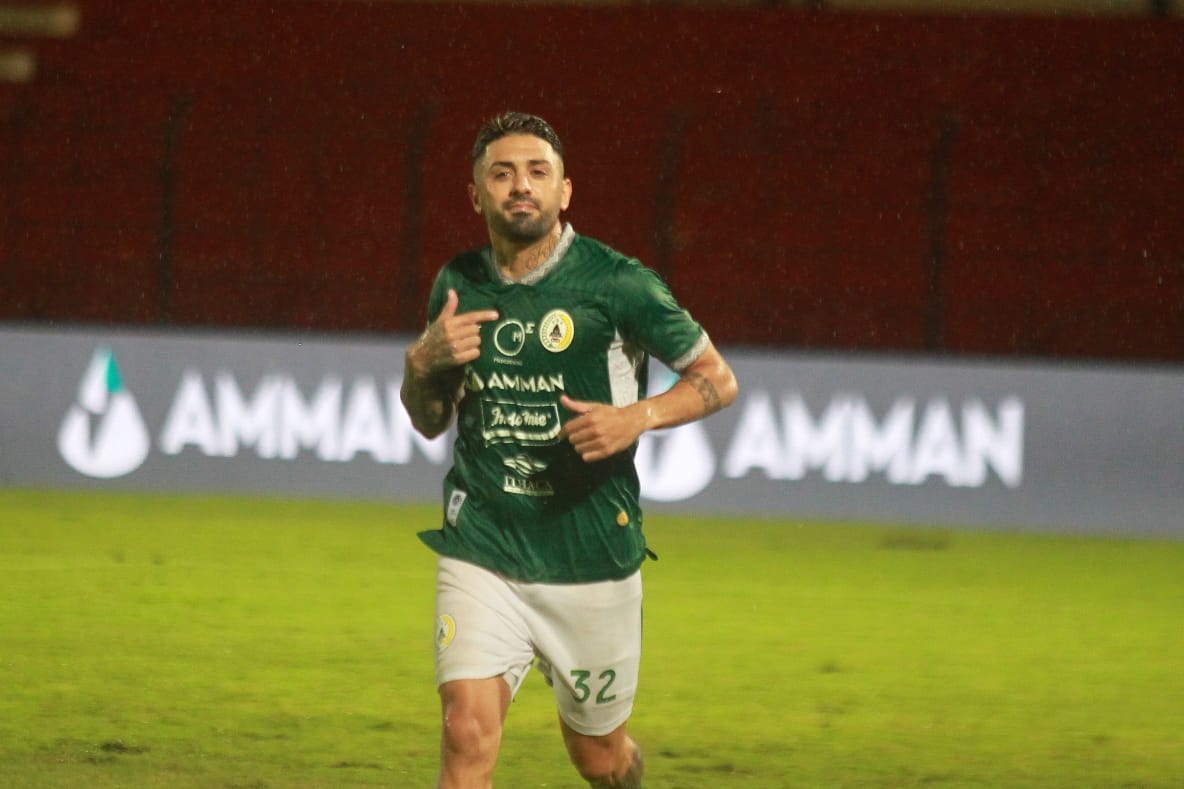DRAW LAGI: Pemain PSS Sleman Jonathan Bustos usai mencetak gol ke gawang Persikabo.