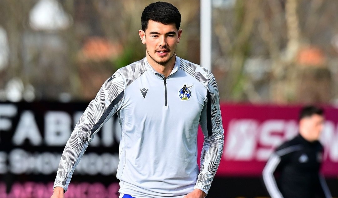 Elkan Baggott jalani debut perdana bersama Bristol Rovers dan mampu meraih kemenangan dari Exeter City (igofficial_brfc)