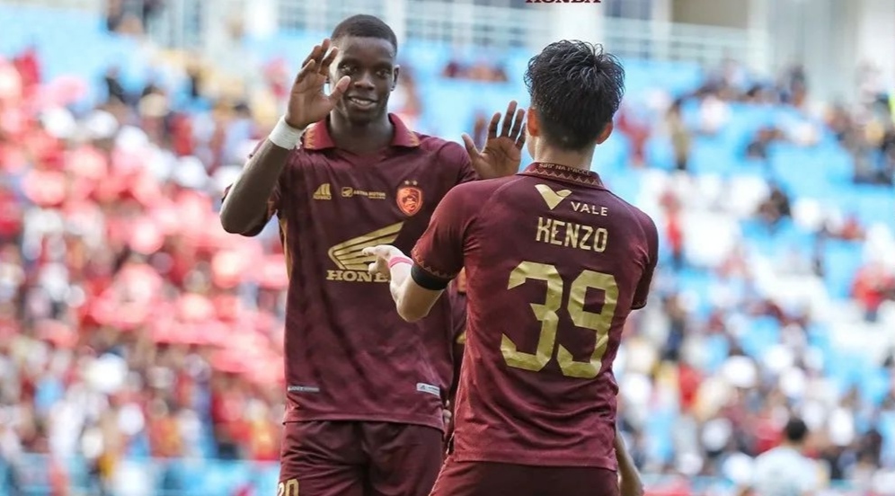 Selebrasi Adilson Gancho Silva dan Kenzo Nambu usai sukses catatkan empat gol ke gawang Persita (ig psm_makassar)