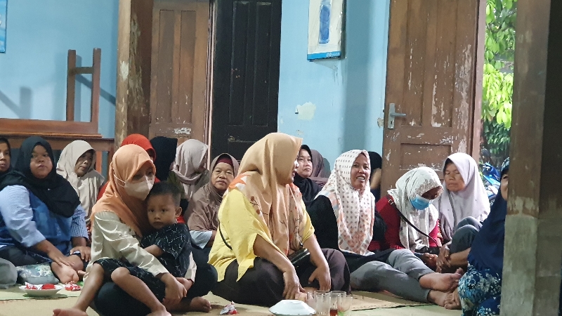 PEDULI: Ibu rumah tangga antusias dengan pemaparan materi yang dilakukan oleh GLI Jogja.