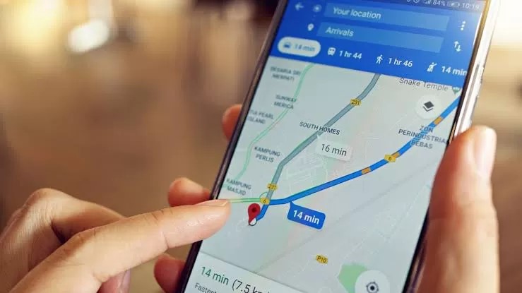 Ilustrasi: Penggunaan Google Maps. (TechRadar)