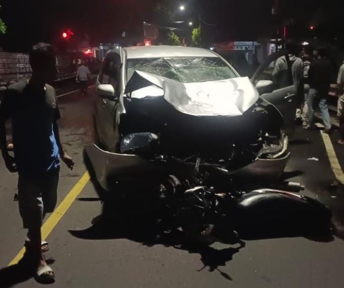 Kondisi mobil pasca tabrakan dengan pemotor di simpang empat Dusun Sumbermulyo, Kepek, Wonosari, Gunungkidul, Senin (5/2) pukul 04.50 WIB.