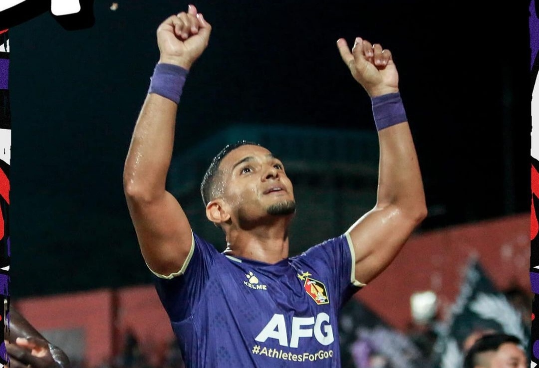 Selebrasi Renan Silva usai cetak gol kemenangan Persik Kediri melalui penalti (ig persikofficial)