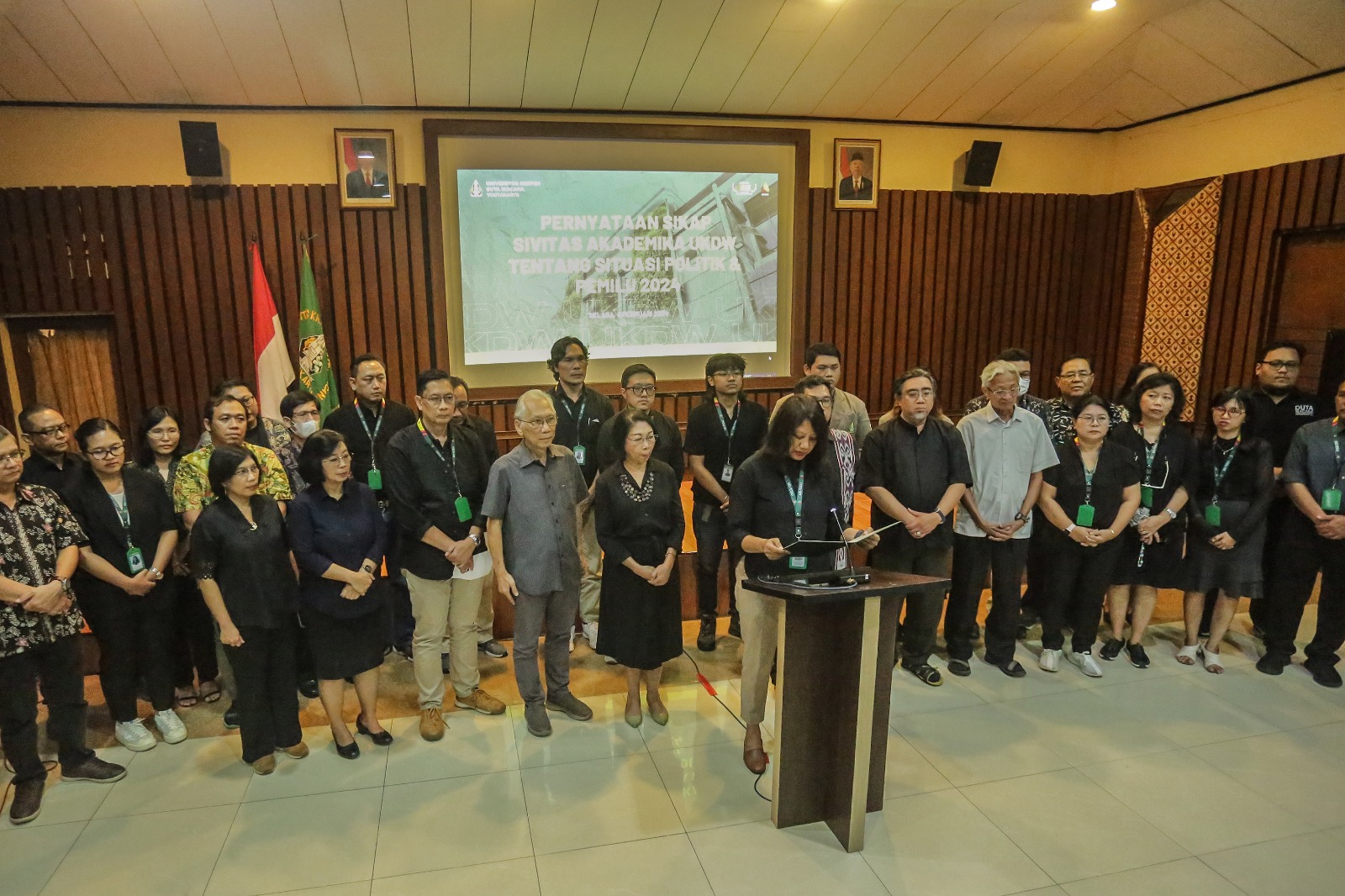 SATU KATA: Civitas akademika Universitas Kristen Duta Wacana (UKDW) Yogyakarta menyatakan sikap terkait situasi politik dan Pemilu 2024.