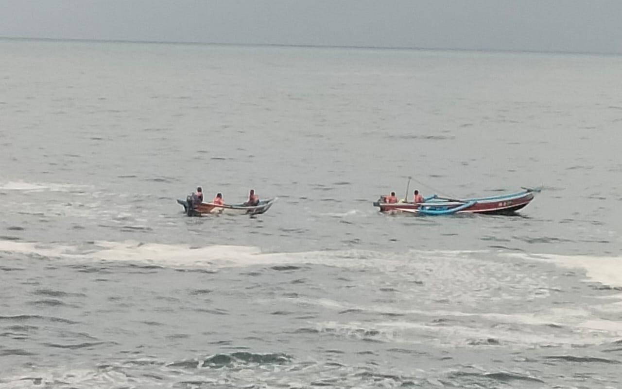 FOKUS: Proses pencarian korban hilang akibat terseret ombak di Regisan Pantai Jungwok, Jepitu, Girisubo, Kabupaten Gunungkidul, Selasa (6/2).