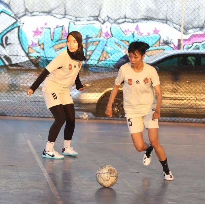 TAKTIKAL: Tim futsal putri DIY saat melakukan latihan rutin.