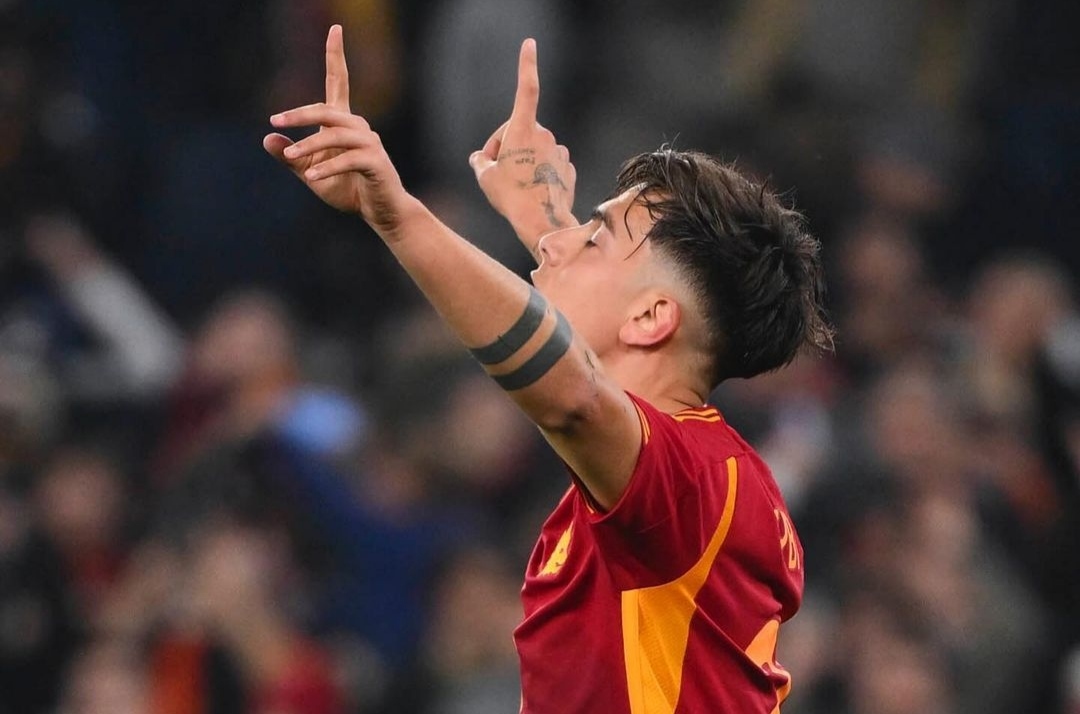 Selebrasi Paulo Dybala usai jebol gawang Cagliari (ig officialasroma)