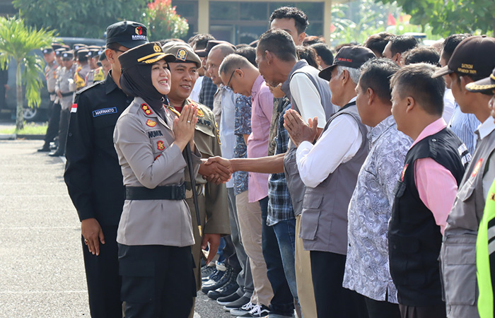 PASTIKAN AMAN: Apel Bersama Polri yang mengajak Panwascam dan kelompok Jaga Warga untuk menjaga kondusifitas selama Pemilu 2024.Polres Kulon Progo