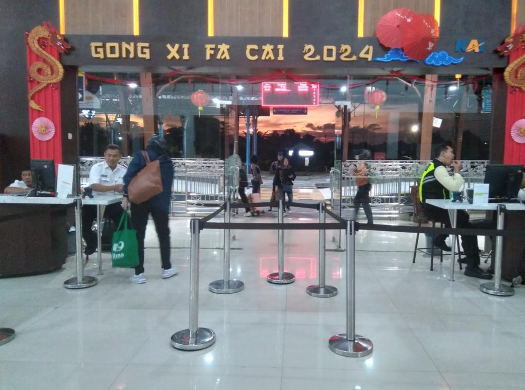 ISTIMEWA Suasana salah satu stasiun di wilayah Daop 5 Purwokerto saat menyambut Tahun Baru Imlek 2024.