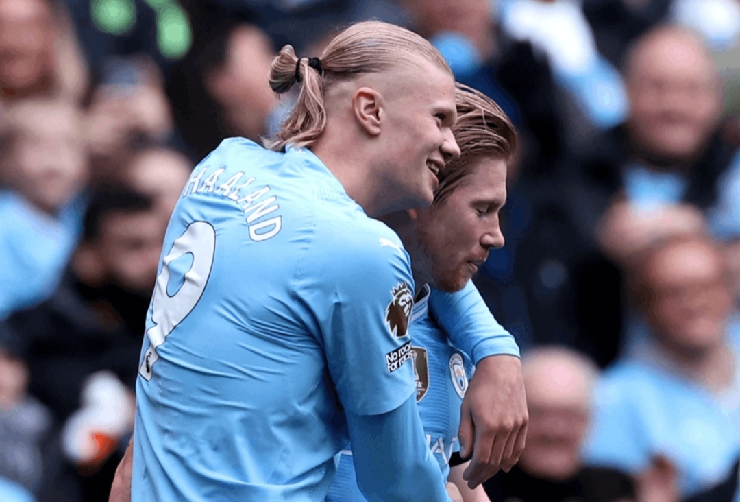 Erling Haaland rayakan golnya ke gawang Everton bersama Kevin de Bruyne (Amazonprime)