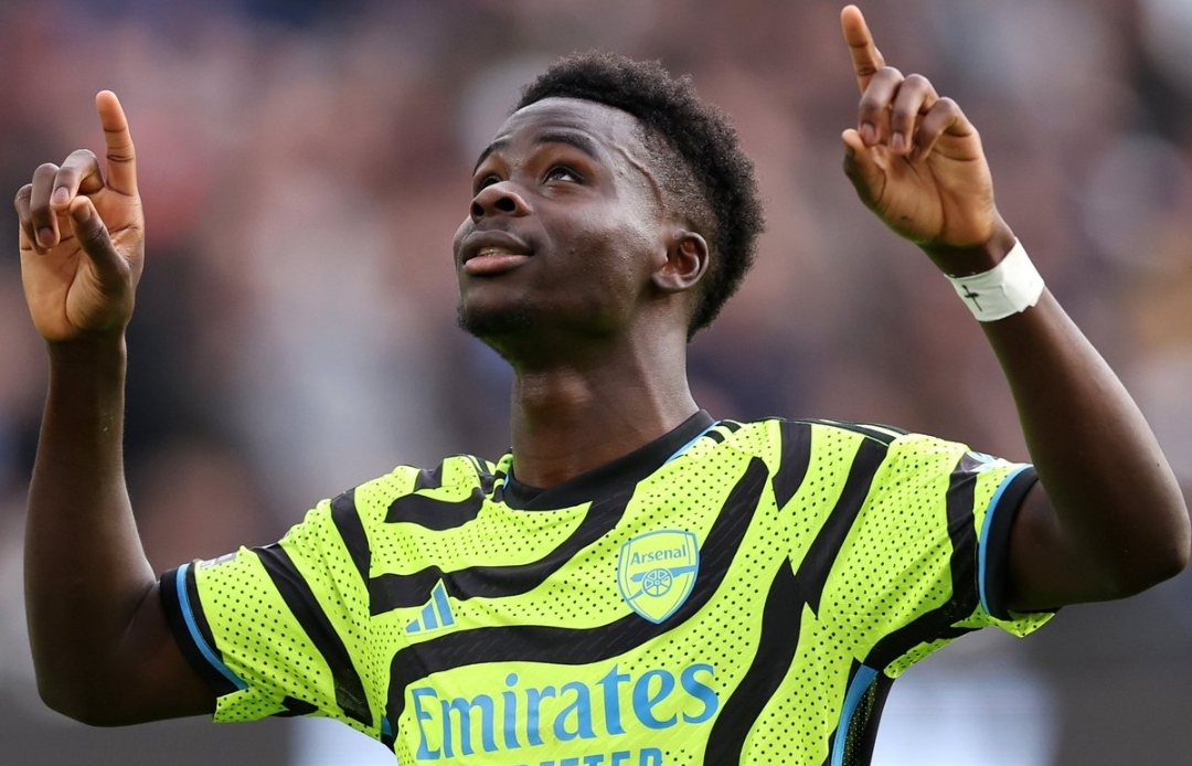 Selebrasi Bukayo Saka usai cetak brace ke gawang West Ham (arsenal)