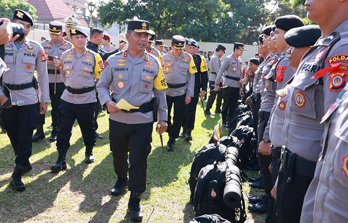 DISEBAR: Apel Pergeseran Pasukan di Mapolda DIJ, kemarin. Dalam acara ini dilepas para personel ke polres jajaran untuk pengamanan Pemilu 2024.&nbsp;