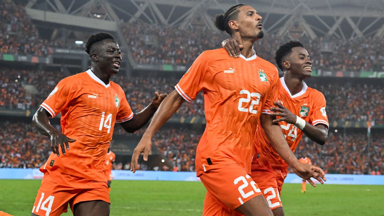 selebrasi penggawa Pantai Gading usai Sebastian Haller cetak gol di menit akhir dan memastikan kalahkan Nigeria di AFCON (getty)